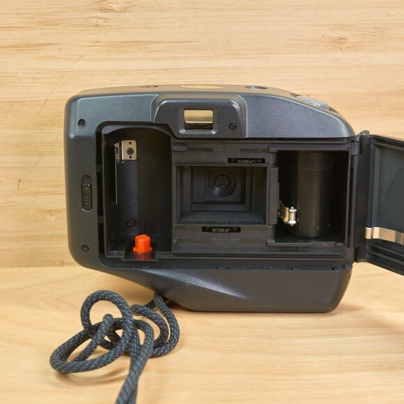 Canon Snappy Q Point & Shoot 35mm Film Camera - Picture 5 of 6